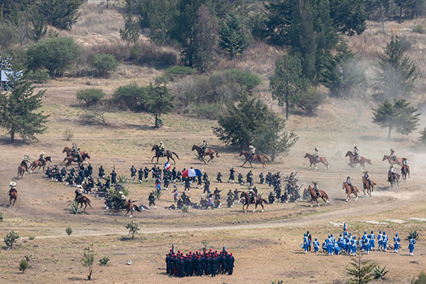 Asiste Barbosa a escenificación de Batalla de Puebla en la XXV Zona Militar