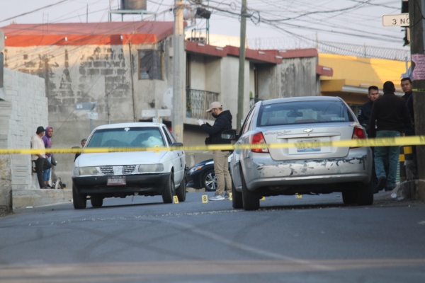 Sujetos en motocicleta acribillan a un hombre frente a su hijo