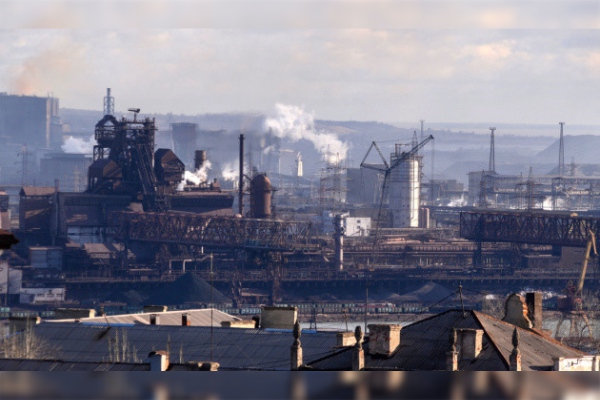 Rusia concluye evacuación de civiles de la planta de Azovstal
