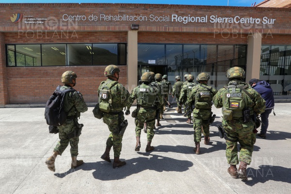 Dos mil policías y militares buscan recapturar presos tras motín en cárcel de Ecuador