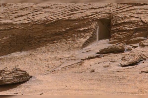 Experto en astrofísica descarta que imagen de Marte muestre una “puerta alienígena”