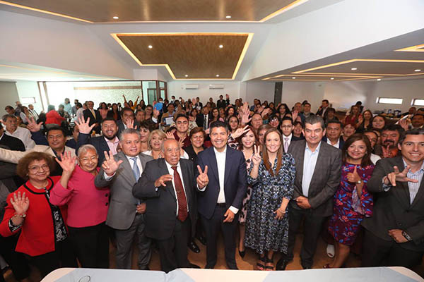 Eduardo Rivera reconoce labor de los maestros en Puebla