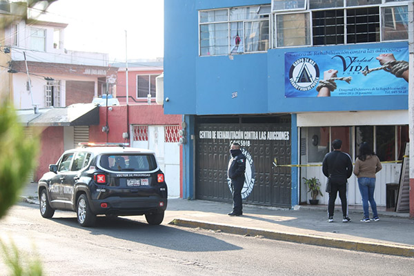 Investigan aparente suicidio de mujer en un anexo