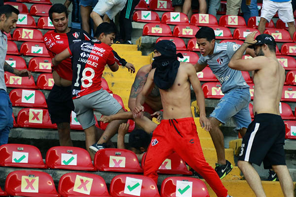 Detienen a 3 aficionados del Atlas por disturbios del Estadio Corregidora