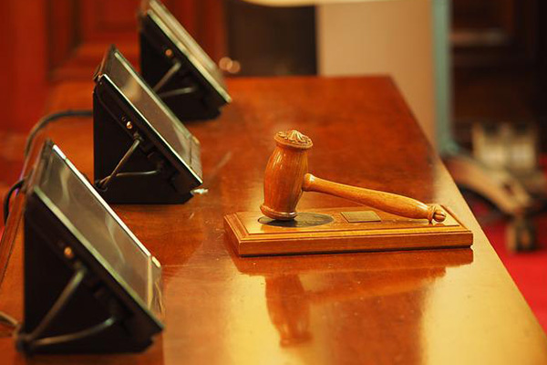 El más grande evasor fiscal en la historia de EU finge demencia para evitar ir a juicio