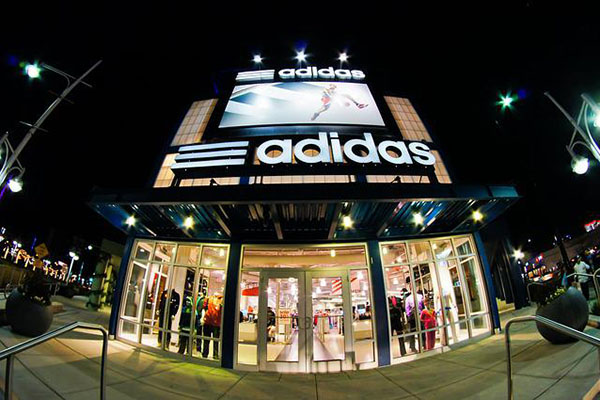 Productos de Adidas se venden en precios excesivamente bajos por error informático