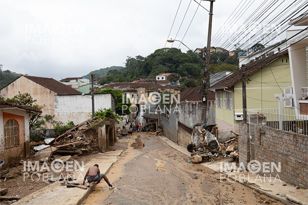 Cifra de fallecidos por lluvias en noreste de Brasil sube a 100