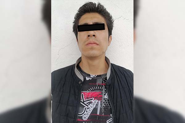 Unidad Canina asegura más de 50 envoltorios de piedra; hay dos detenidos