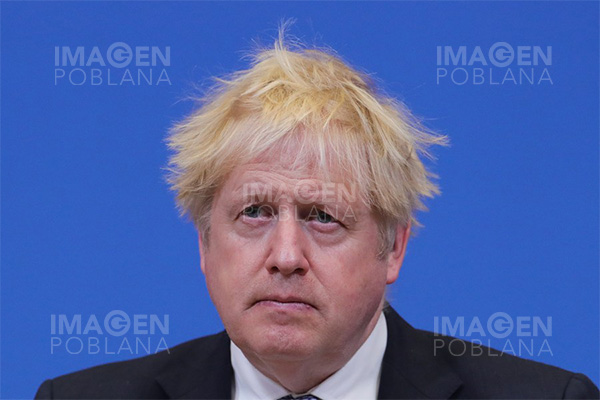 Dimitir en medio de conflicto en Ucrania sería irresponsable, dice Boris Johnson