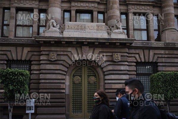Banxico rebaja a 2.2% previsión de crecimiento económico nacional para 2022