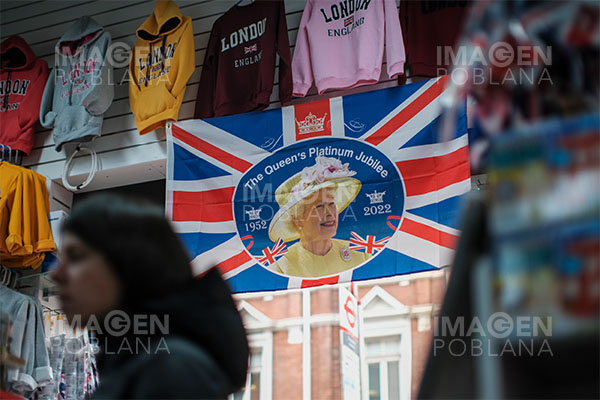 Policía de Londres detiene a 12 personas tras incidente en marcha en honor de Isabel II