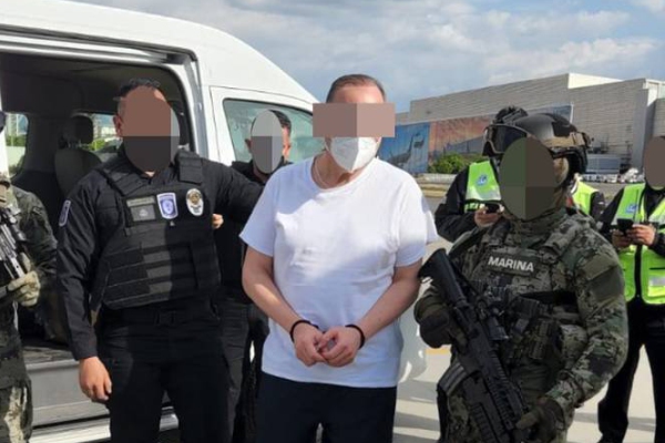 Cesar “N” es entregado para responder por el multimillonario daño al erario de Chihuahua