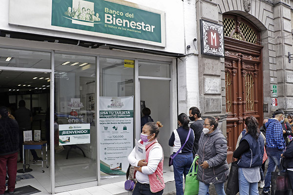 Programas sociales de AMLO, del populismo a la morosidad