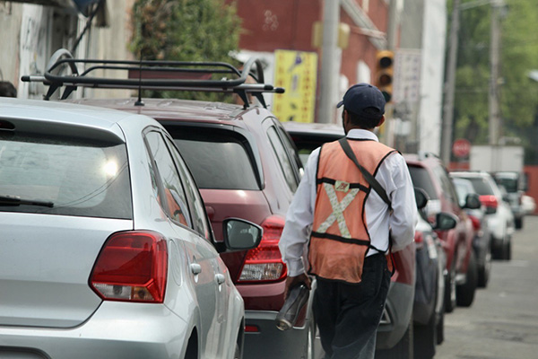 Franeleros advierten que con o sin permiso seguirán en las calles