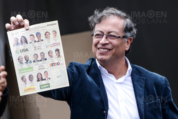 Fiscalía de Colombia investiga a candidato Petro por videos filtrados