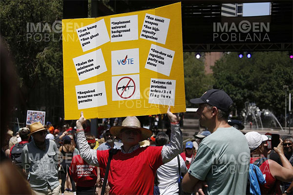 Manifestantes recorren calles de Washington contra la violencia armada en EU