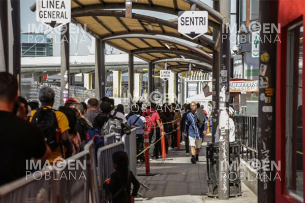 Miles de californianos huyen a México ante alza descontrolada de precios