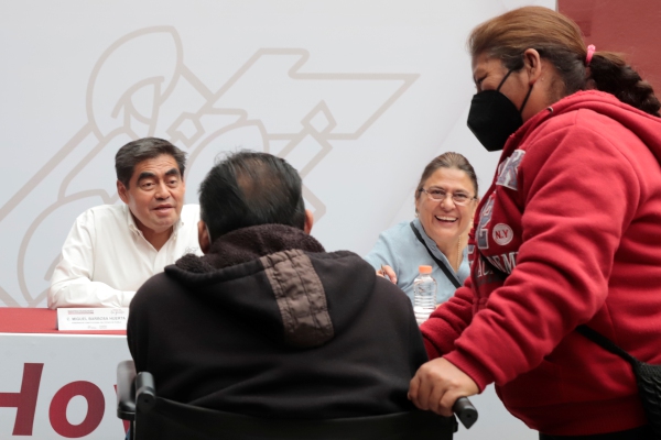 En “Martes Ciudadano”, poblanas gestionan ampliar su negocio de comida mexicana