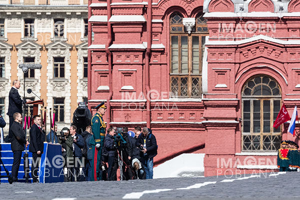 Putin promete seguir desarrollando las Fuerzas Armadas de Rusia