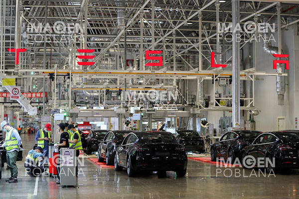Musk anuncia recortes de 10% de la plantilla de Tesla