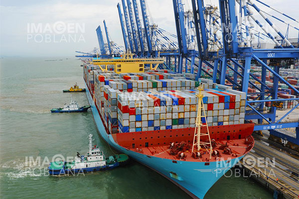 China construye el buque portacontenedores más grande del mundo