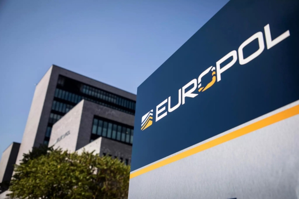 Europol descubre sitios web con ofertas de trabajo “sospechosas” para ucranianas