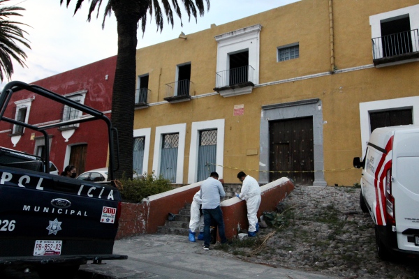 Dos trabajadores mueren sepultados tras el colapso de una barda