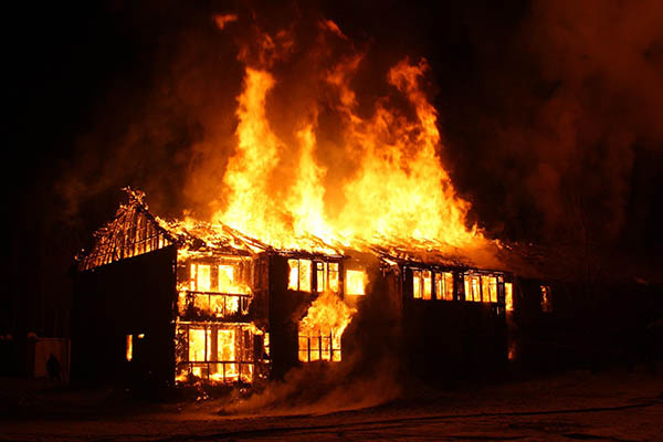 Once muertos en incendio de un “anexo” en Brasil