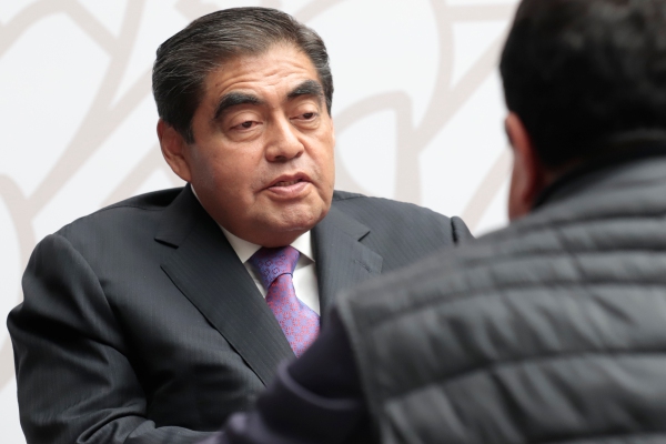 Ninguna autoridad en el país te atiende como el gobernador de Puebla: beneficiaria del “Martes Ciudadano"