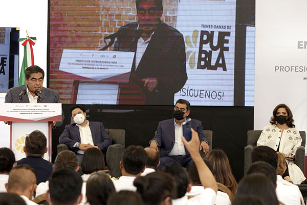 Reconoce Barbosa a generación de cooperativistas en Puebla