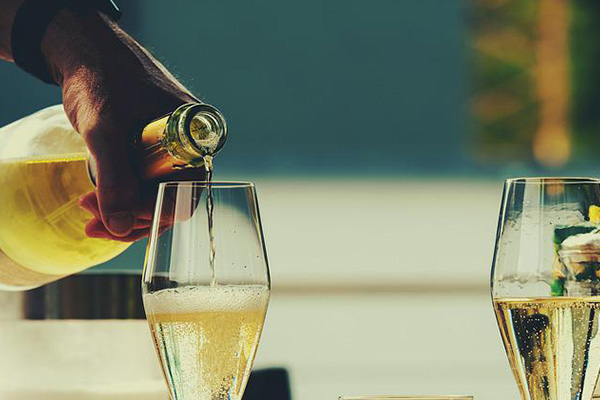 ¿Cuántos días debes evitar beber alcohol para cuidar tu hígado?