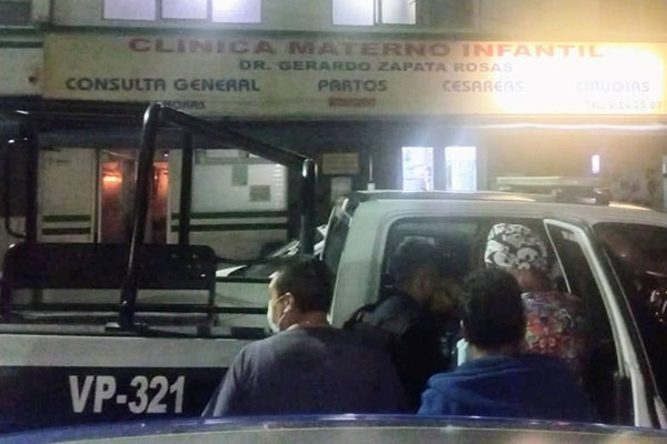 No llegó a tiempo al hospital y dio a luz dentro de una patrulla