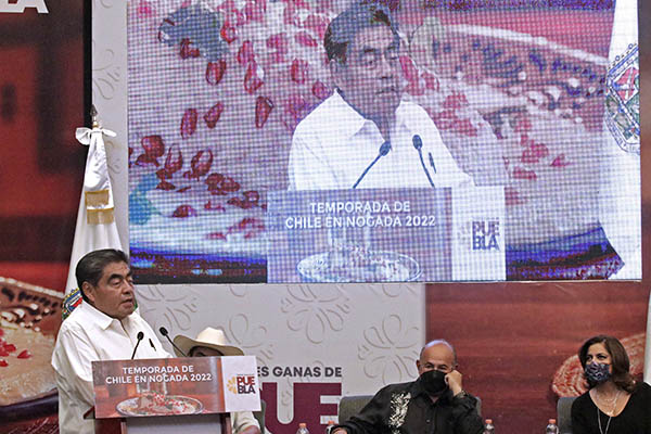 Chile en nogada, platillo que ya se cocina en todo México: Barbosa