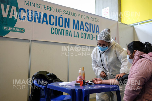 Bolivia intensifica vacunación anticovid cuando los contagios ya aumentaron