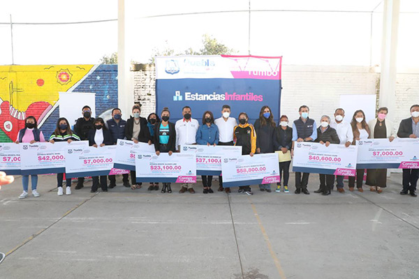 Eduardo Rivera sigue entregando becas e incentivos para estancias infantiles