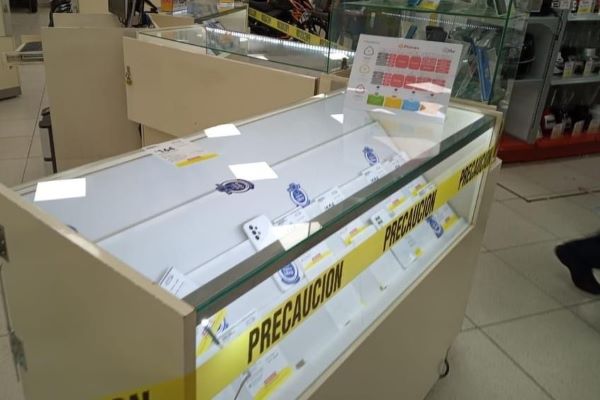 Asaltantes cargan con 75 celulares del Elektra de Cuautlancingo