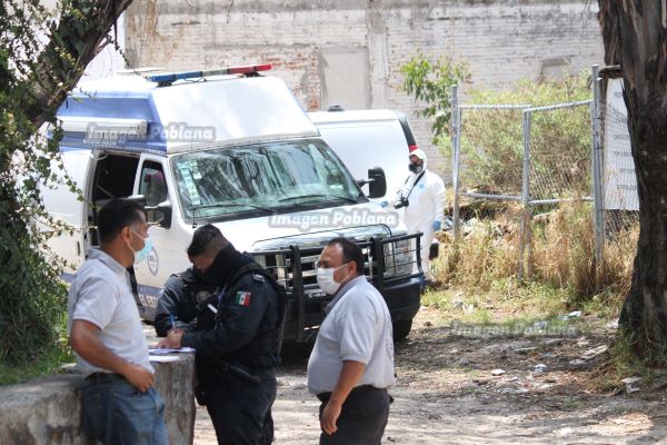 Hallan a indigente muerto en terreno baldío