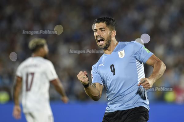 Medio Uruguay espera la vuelta a casa del delantero Luis Suárez