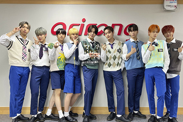 Banda de K-pop T1419 baila en calles de México y presenta su primer tema en español
