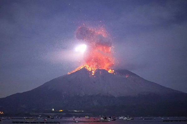 Volcán Sakurajima entra en erupción; Japón en alerta máxima