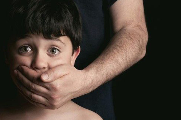 Acechadores de niños, sigilosa amenaza que siempre ha estado presente