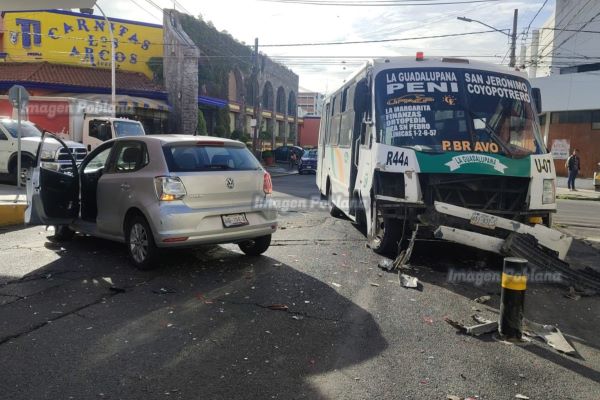 Nueve heridos en un choque... sí, está involucrado el transporte público