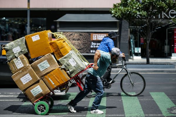 FMI eleva crecimiento económico de México a 2.4% en 2022, pero en 2023 será de 1.2%