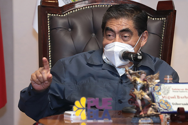 Llama gobernador a alcaldes vigilar permanentemente tianguis y mercados