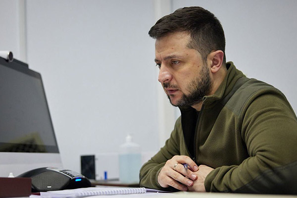 Redes estallan contra Zelenski por sus fotos en revista “Vogue”