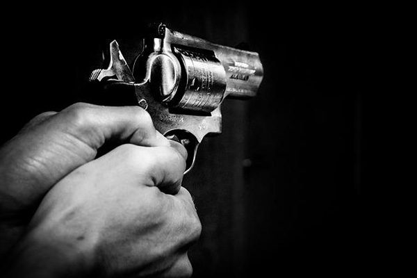 Escoltas enfrentan a delincuentes y frustran asalto a cuentahabiente