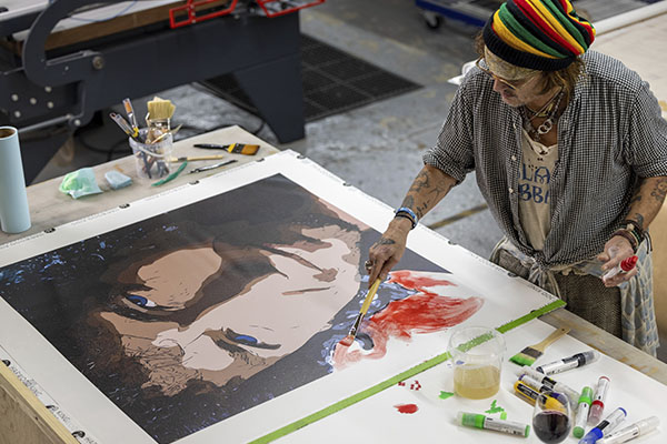 "Johnny Depp descompone Internet" durante venta de su colección de arte