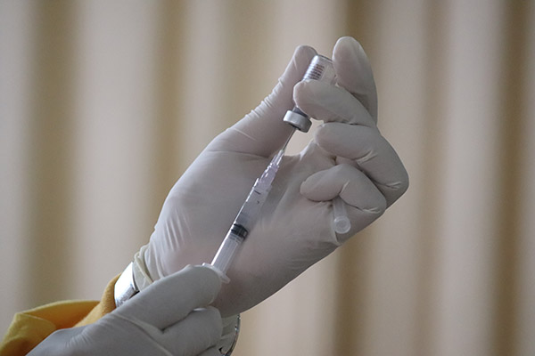 Israel empieza a vacunar contra el coronavirus a bebés desde 6 meses