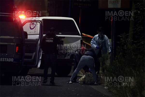Localizan cadáver encobijado a un costado del Periférico