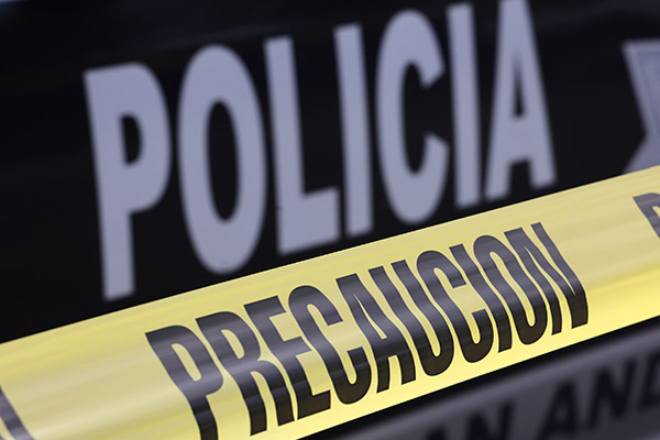 Enfrentamiento entre policías y asaltantes deja a un oficial herido